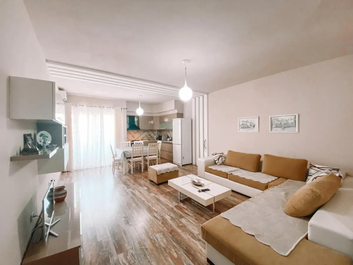 Cozy And Spacious Two Bedroom Apartment In Shëngjin אלבניה